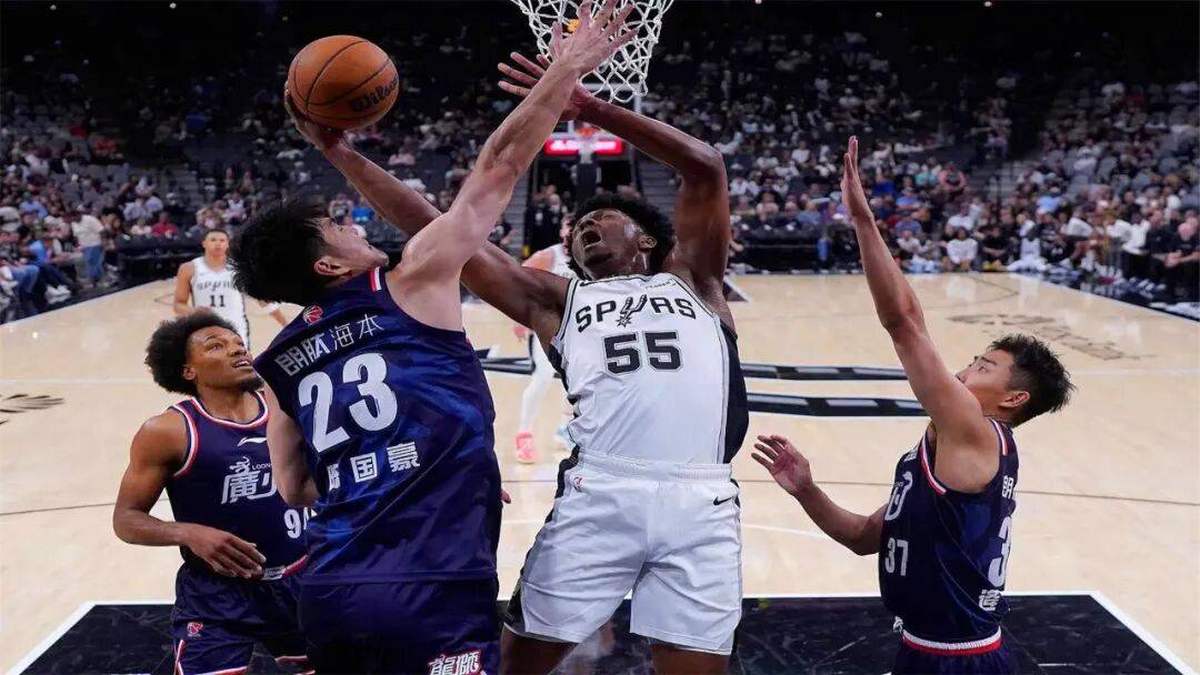 开云综合服务-窗口期广州队外线爆发：NBA常规赛节点到来，目标明确，身体对抗强度拉满(詹皇3场成nba快攻得分第一人)