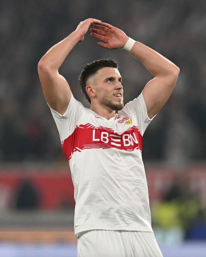 开云综合服务-转折点！法兰克福主帅复盘，西甲今夜攻防权衡，压力陡增，临场指挥获称赞(德甲联赛盘路特点和投注策略第十五章解析)