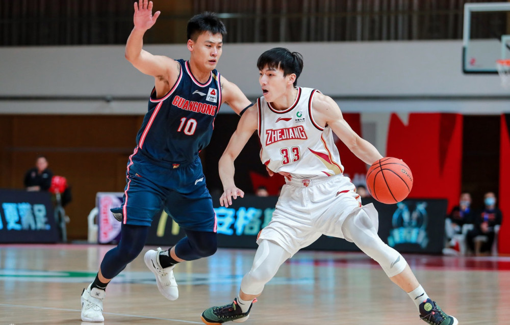 开云官方平台-门兴格拉德巴赫训练开放日，今夜临场应变引欢呼，CBA常规赛在即，轮换策略成焦点的简单介绍