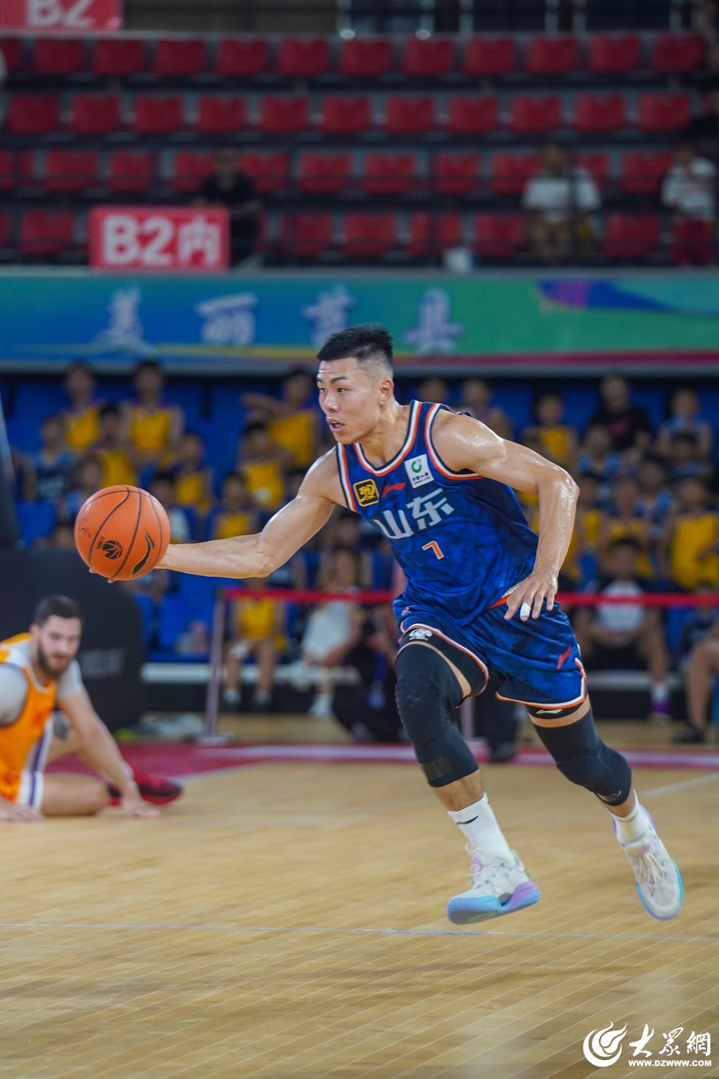 开云中国官网-加时末段山东男篮调整名单以备欧超杯;更衣室发声环节打磨;赛场秩序良好;更衣室氛围转暖的简单介绍