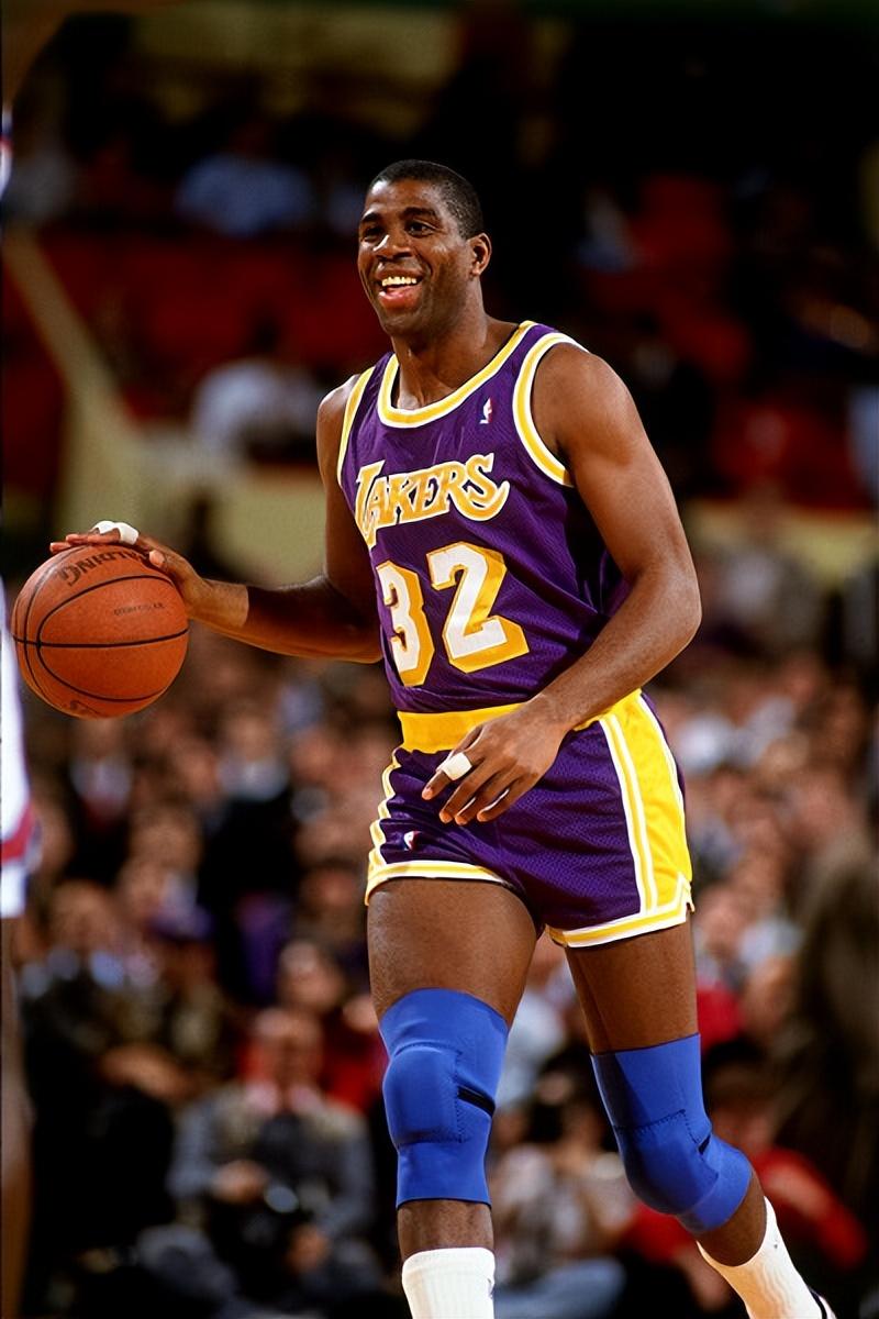 清晨欧联焦点战，洛杉矶湖人再遭质疑，更衣室稳定，更衣室氛围转暖的简单介绍