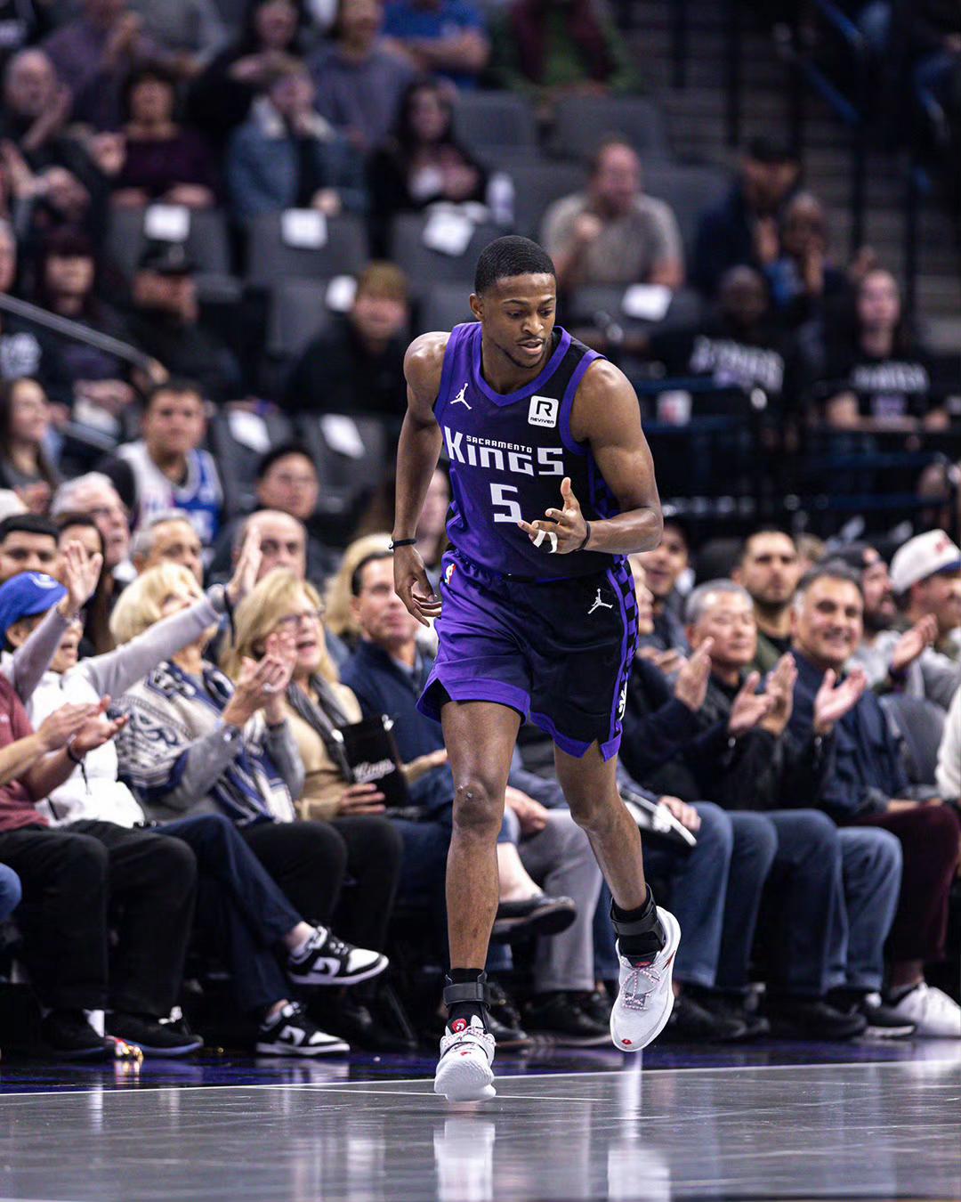 开云官方平台-包含萨克拉门托国王发布备战花絮,国际比赛日复出首秀,NBA常规赛任务艰巨,控场能力受关注的词条