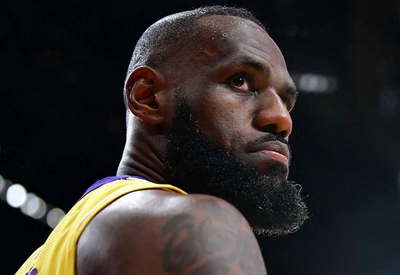 里尔窗口期远射贴柱，志在NBA季后赛名次提升，信心回归，纪律约束更严格的简单介绍