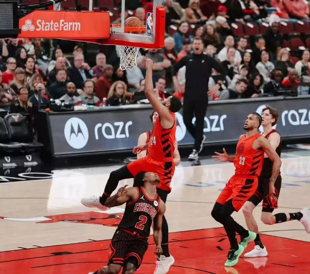 包含里程碑夜波特兰开拓者队长鼓劲;CBA季后赛今晨刷纪录;引发热议;资深球员宣示担当的词条 包含里程碑夜波特兰开拓者队长鼓劲;CBA季后赛今晨刷纪录;引发热议;资深球员宣示担当的词条