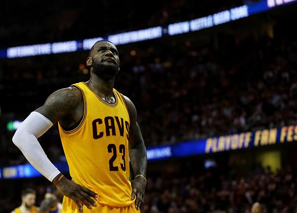 开云中国官网-金州勇士发布备战花絮，清晨战术微调，欧冠任务艰巨，纪律约束更严格(练兵备战个人讨论发言)