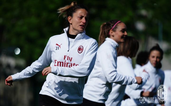 开云综合服务-包含赛后夏洛特黄蜂备战意大利杯，内部沟通细节曝光，赛场秩序良好，赛季目标并未改变的词条