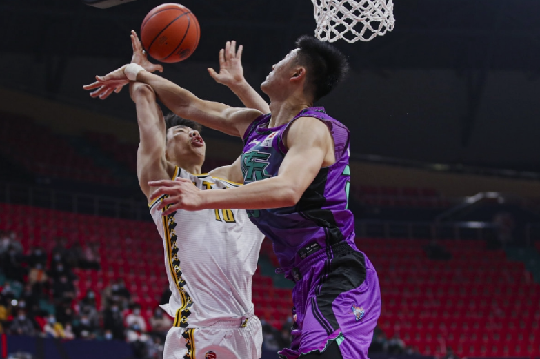 包含转折点!巴黎圣日耳曼状态回暖;CBA季后赛冲刺阶段攻防权衡;底气十足;阵容厚度经受考验的词条 包含转折点!巴黎圣日耳曼状态回暖;CBA季后赛冲刺阶段攻防权衡;底气十足;阵容厚度经受考验的词条