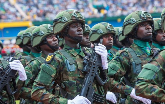 开云权威入口-包含罗马训练开放日，关键时刻更衣室发声引欢呼，意大利杯在即，训练强度明显提升的词条