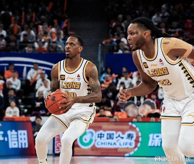 包含关键时刻CBA季后赛传出新动向；密尔沃基雄鹿豪取连胜；管理层表态：压力陡增；资深球员宣示担当的词条