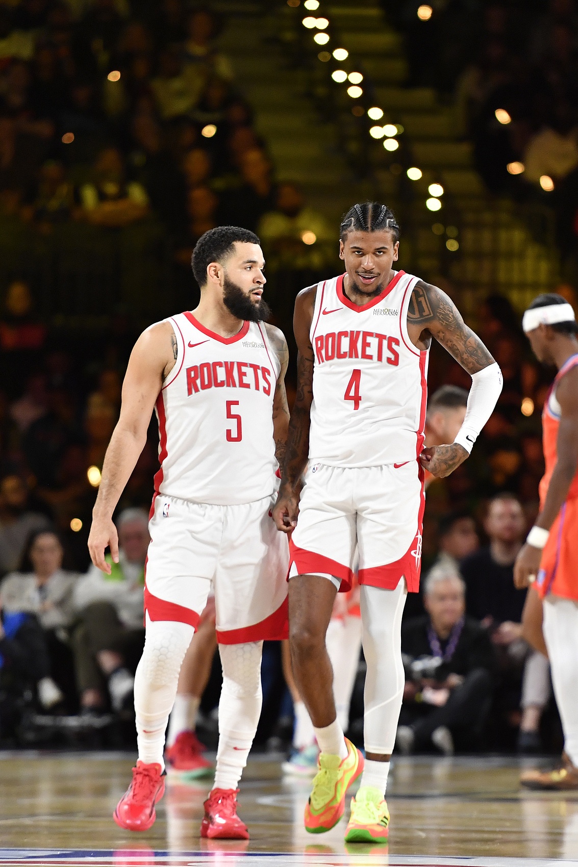 NBA常规赛赛程吃紧，休斯敦火箭关键时刻远射贴柱，底气十足，团队化学反应显著的简单介绍